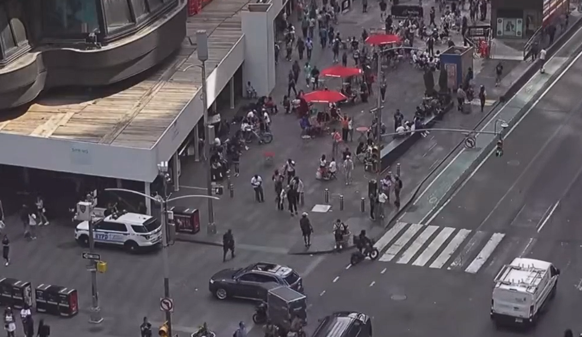 Tiroteo-en-Times-Square-captura-de-video-X-@EarthCam