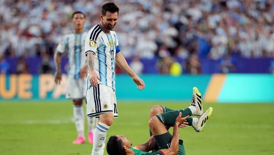 lionel-messi-roja-falta-aissa