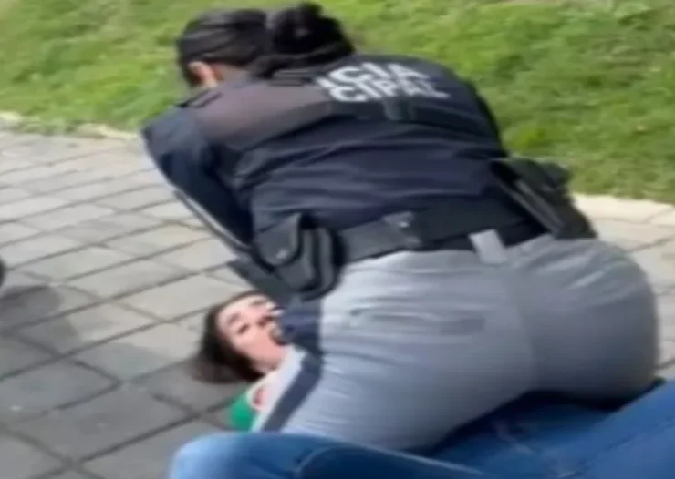 video-exhibe-detencion-mujer-parque-1